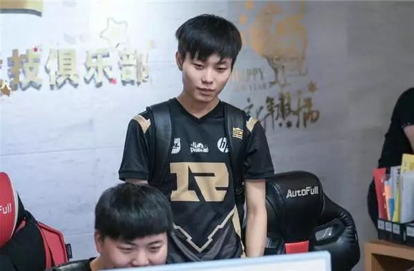 场上赢得尊 场上赢得尊