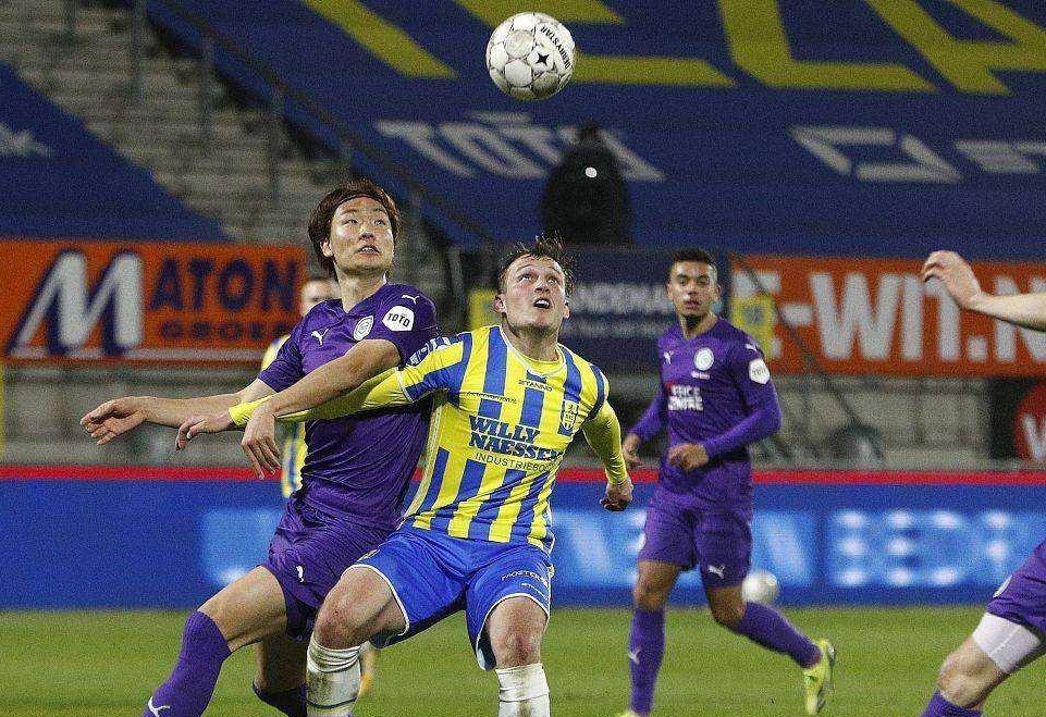 老外惊叹中国小将王钰栋，称赞他是未来的璀璨新星.