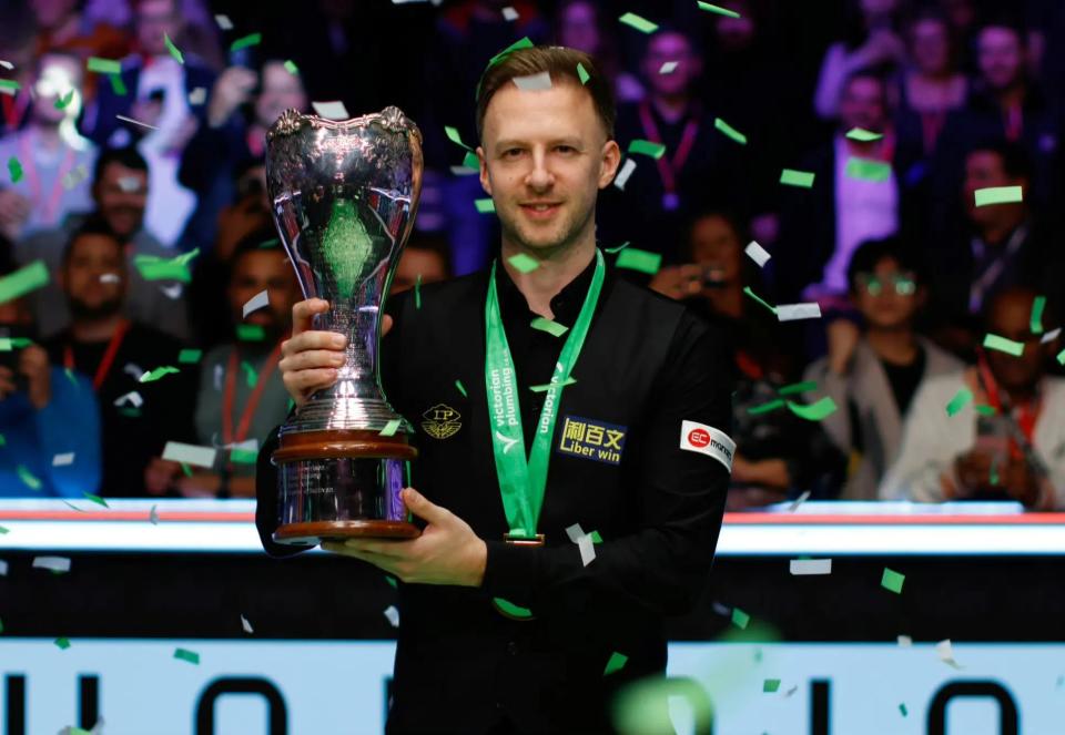 過於嚴格的 過於嚴格的