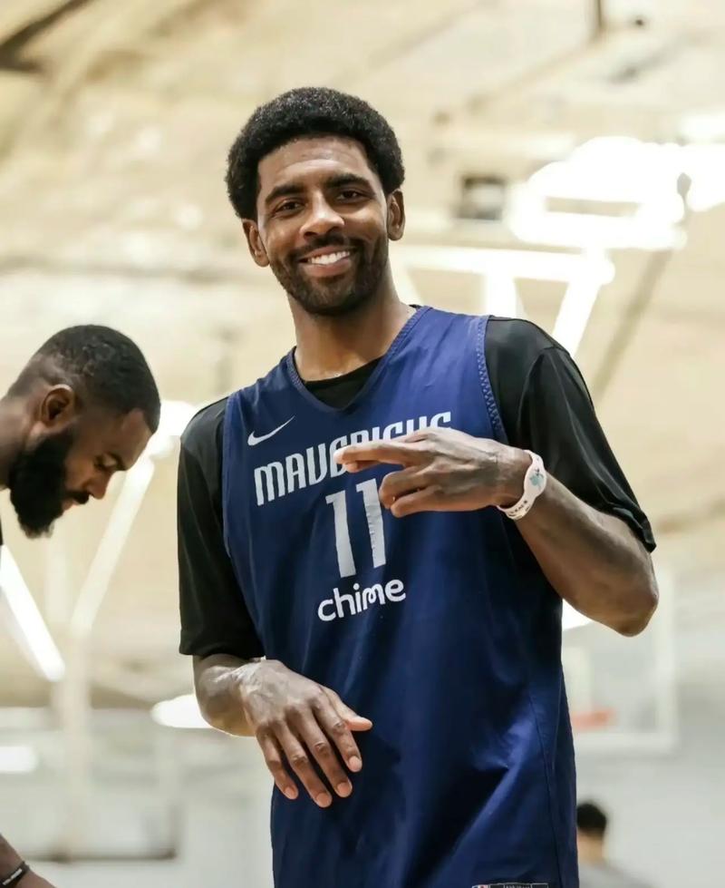 里摸索的少 里摸索的少