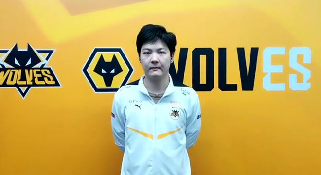 被贴上